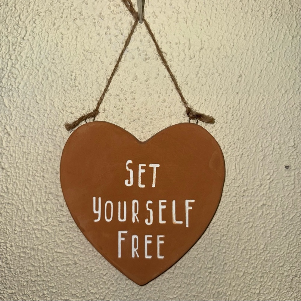 Source Unknown Brown and White Heart-Shaped Accent Decor